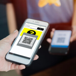 Digitales Ticket mit QR-Code auf einem Smartphone